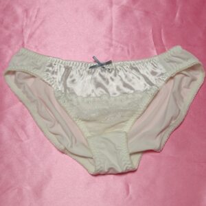31☆白☆Lサイズ☆ティーンズツルツルショーツ
