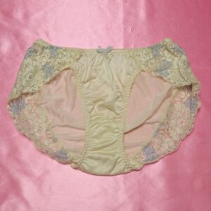 77☆トリンプ☆サイズ不明☆ティーンズ ツルツルショーツ