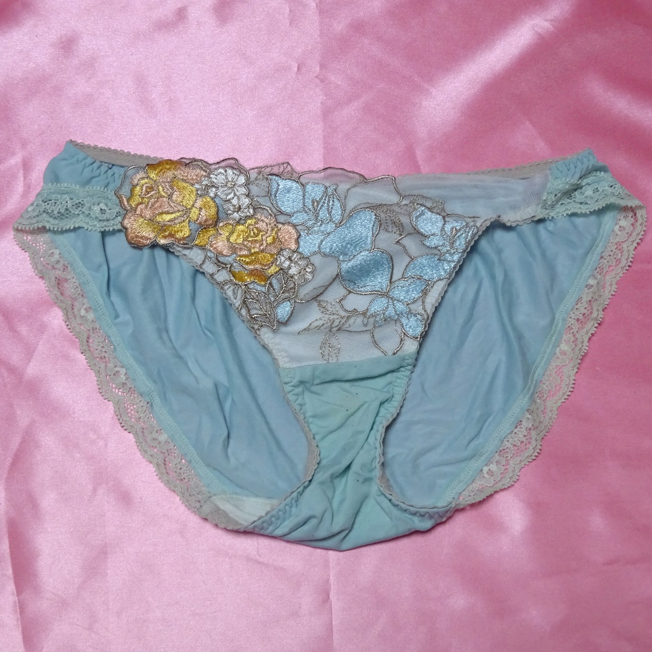 395 ワコール サルート Salute Mサイズ ショーツ 中古 大人用インナー 水色/ライトブルー 黄色バラ刺繍 限定1点 販売