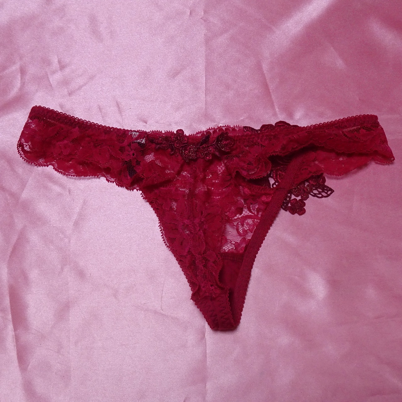 400 ワコール サルート Salute Tバックショーツ 中古 大人用インナー 濃ピンク/ボルドー 大輪バラ刺繍 限定1点 販売 - 画像 (2)