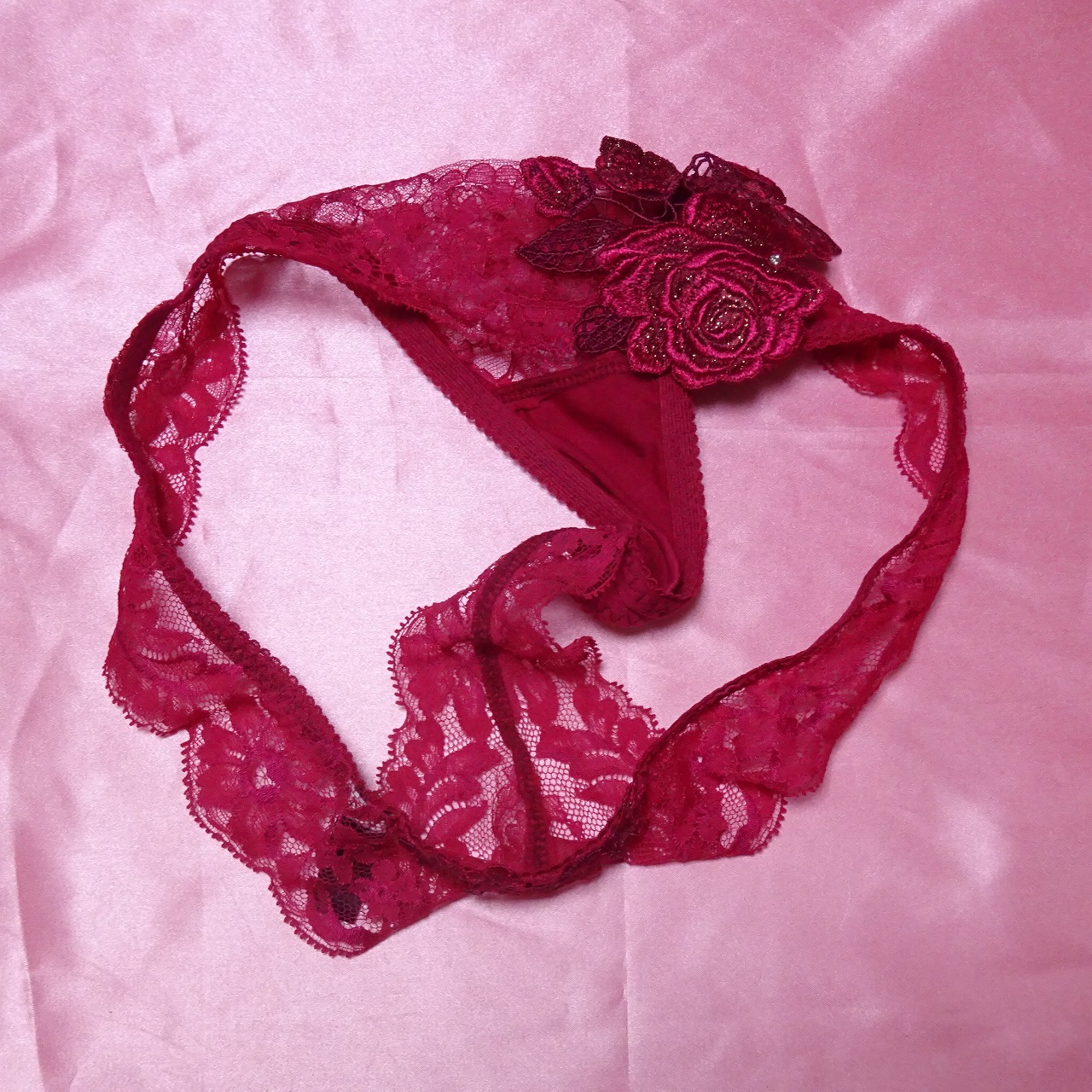 400 ワコール サルート Salute Tバックショーツ 中古 大人用インナー 濃ピンク/ボルドー 大輪バラ刺繍 限定1点 販売 - 画像 (3)