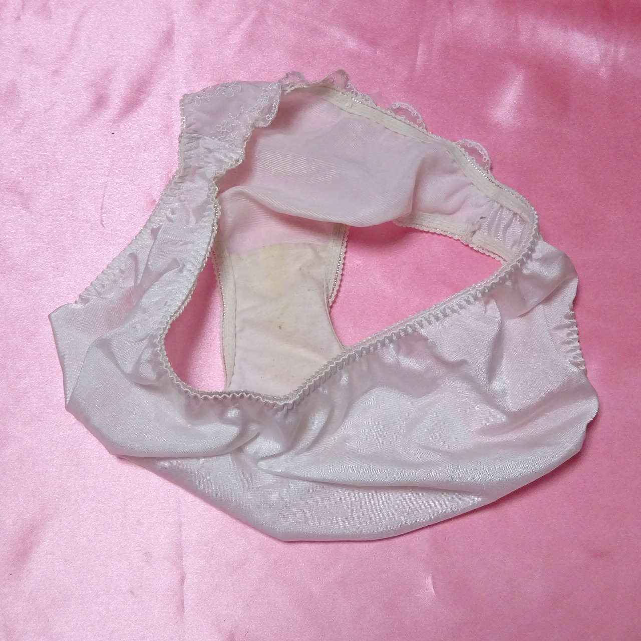 423 チュチュアンナ Mサイズ ティーンズショーツ 中古 大人用インナー 白/ホワイト 光沢サテン地 刺繍入り 販売 - 画像 (3)